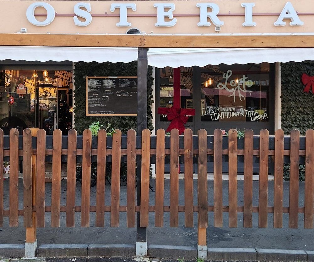 Ingresso dell'osteria di cucina romana a Centocelle